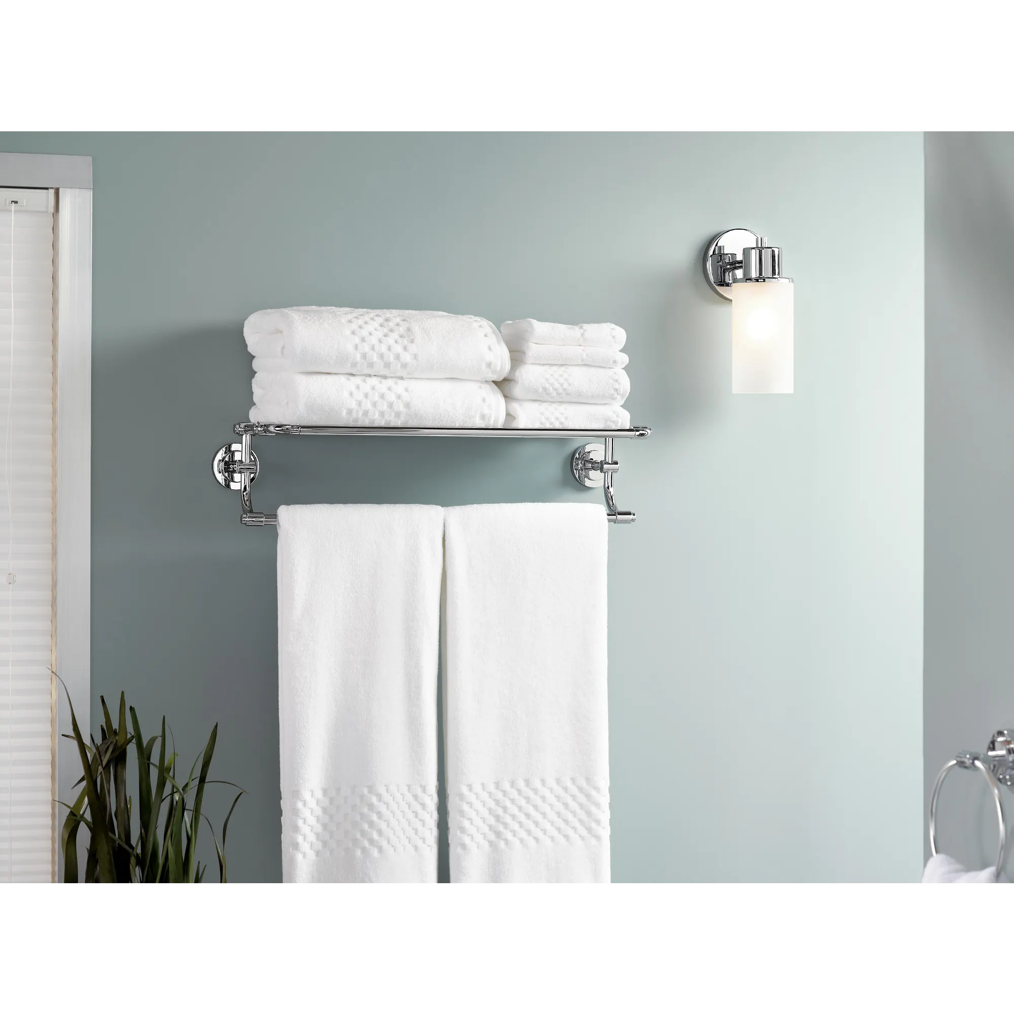 Iso 1-Light Bathroom Vanity Light - Image 2