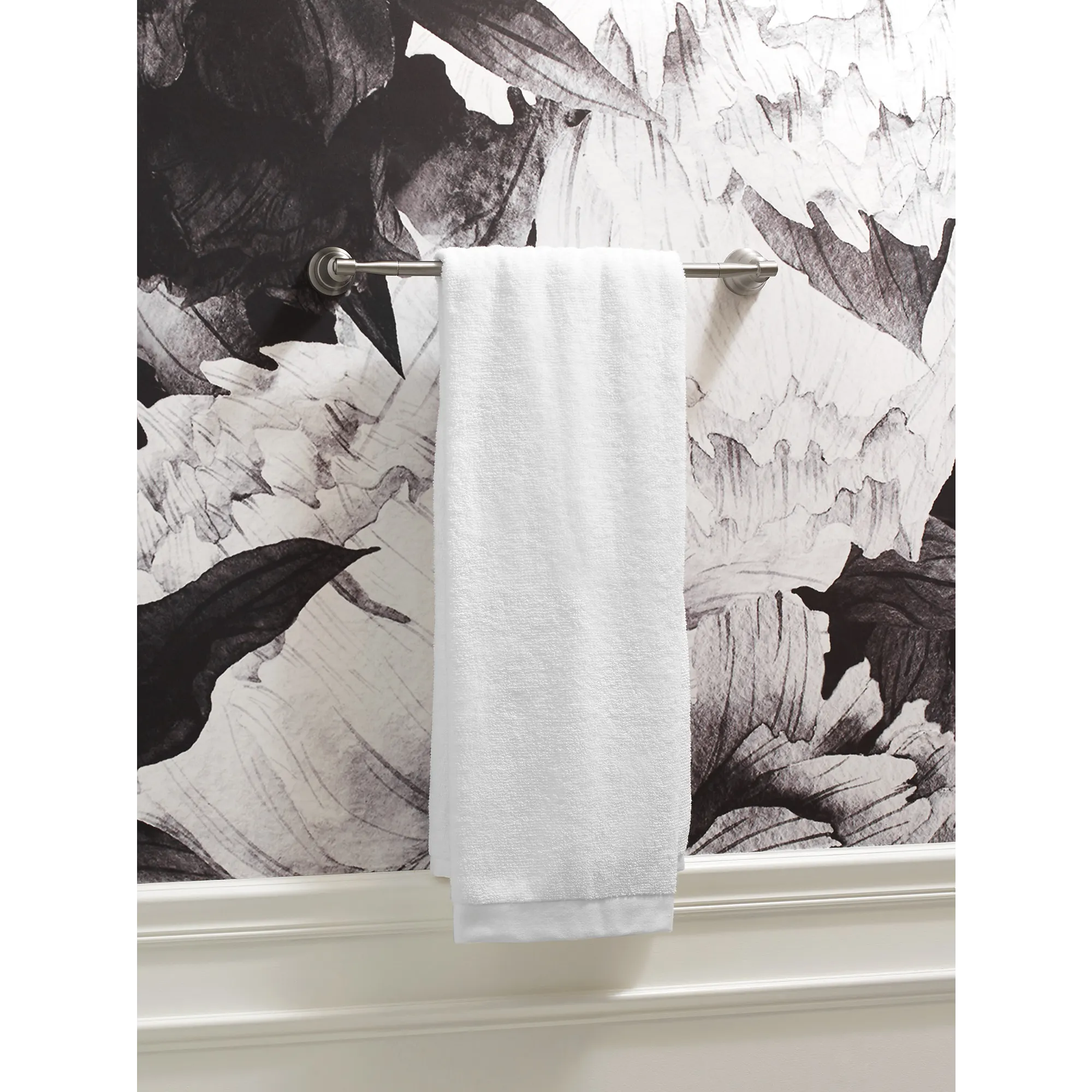 Halle 18" Towel Bar - Image 2