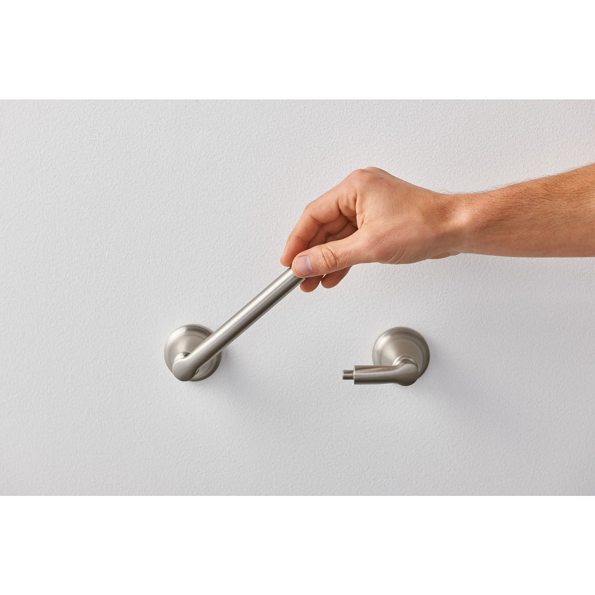 Hilliard Matte black pivoting paper holder - Image 16