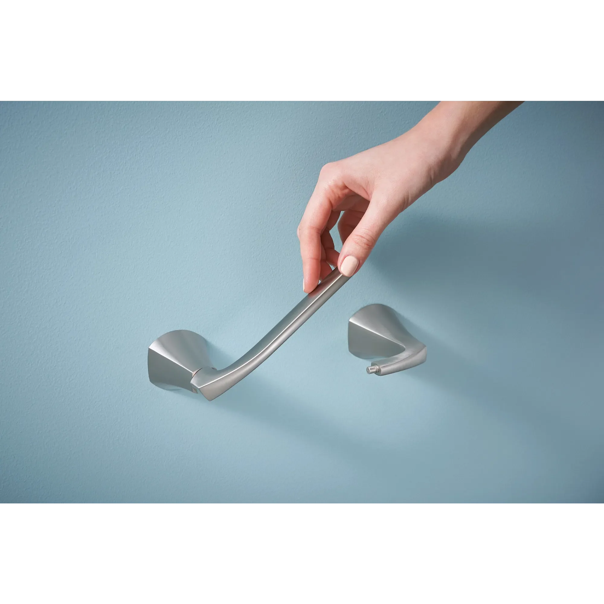 Lindor Chrome pivoting paper holder - Image 10