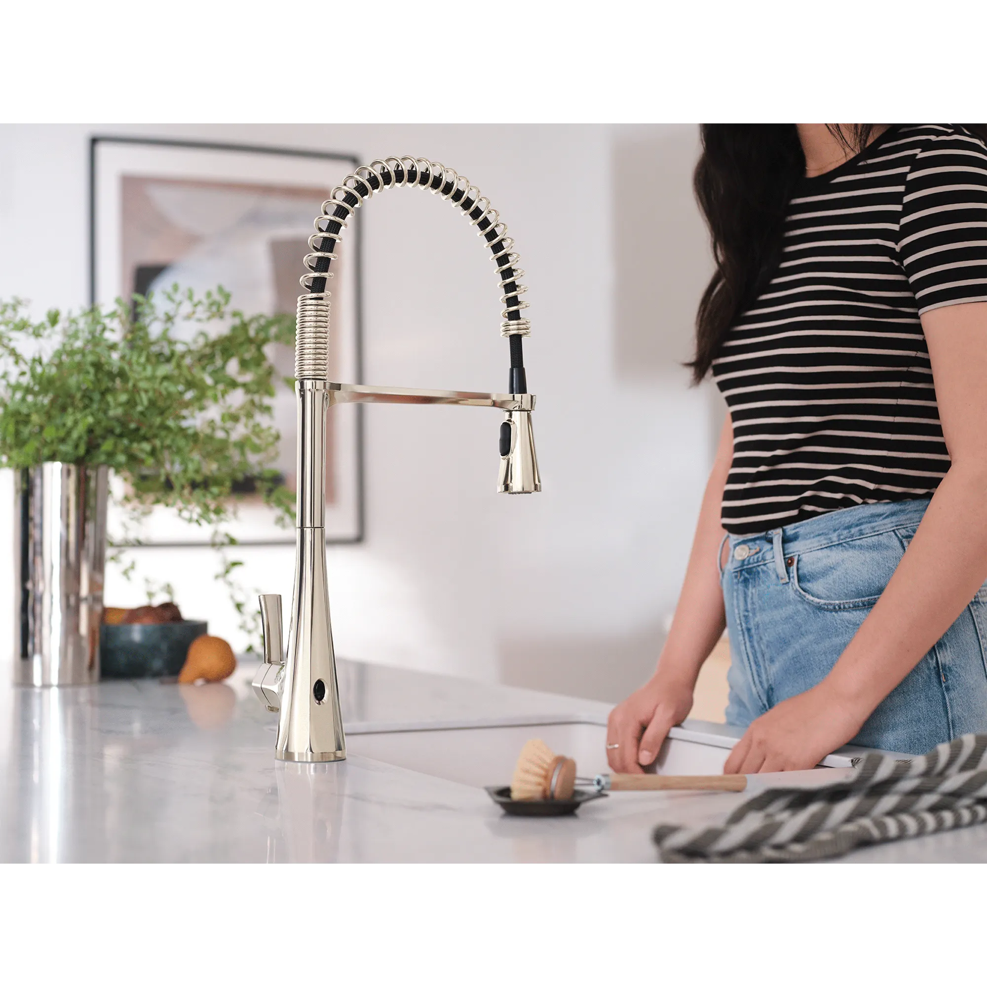 Sinema MotionSense Wave One-Handle Pre-Rinse Spring Touchless Kitchen Faucet - Image 17
