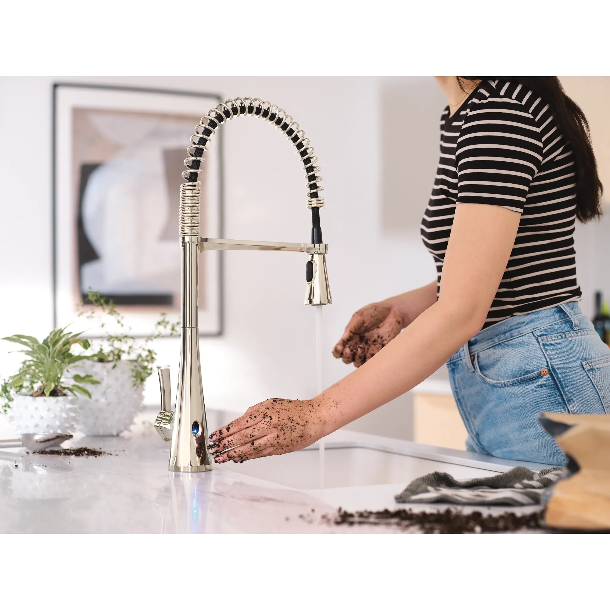 Sinema MotionSense Wave One-Handle Pre-Rinse Spring Touchless Kitchen Faucet - Image 20