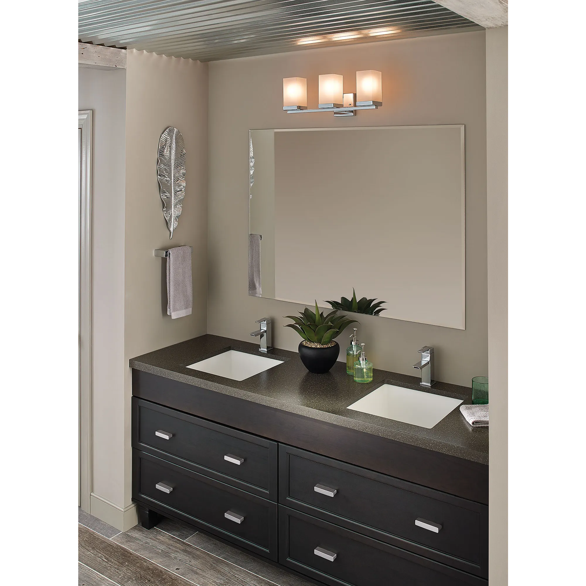 90 Degree Chrome One-Handle Low Arc Bathroom Faucet - Image 2