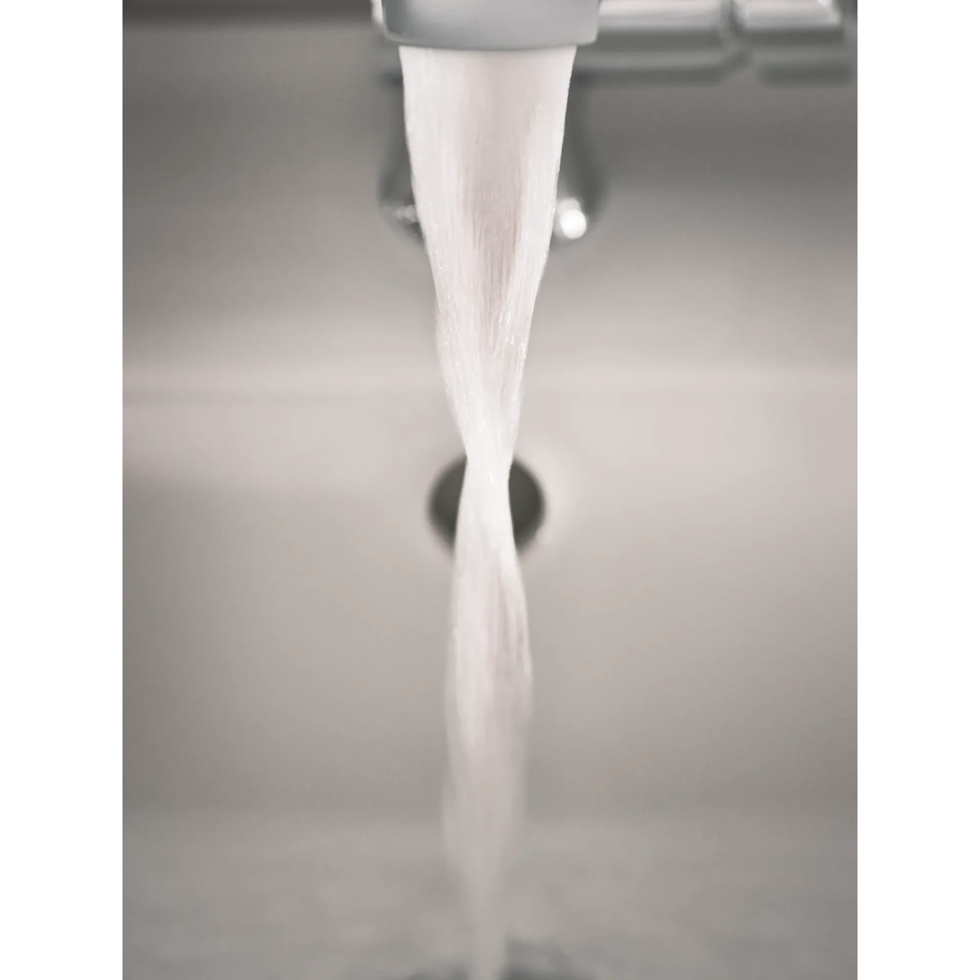 Doux MotionSense One-Handle Touchless Bathroom Faucet - Image 2