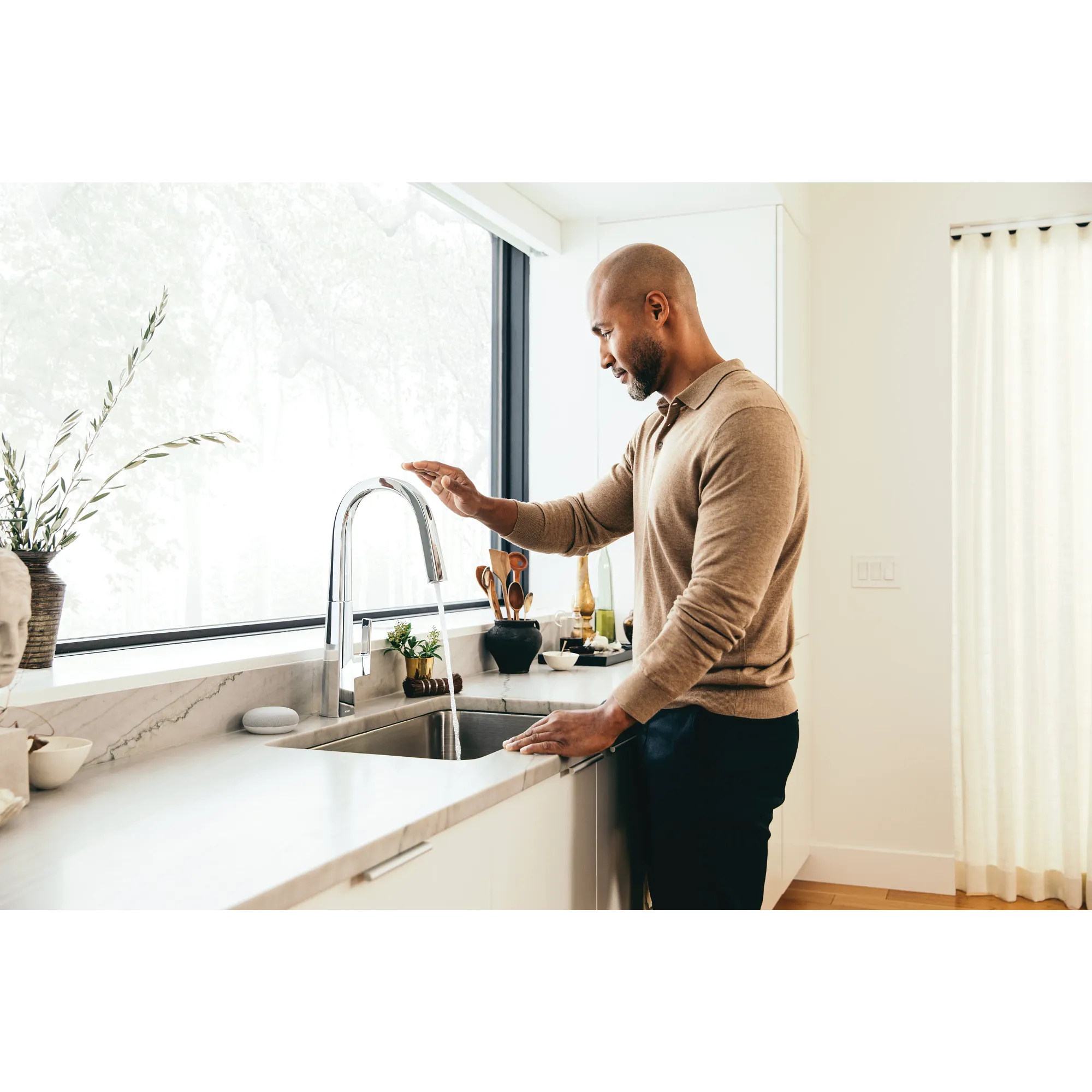 Nio Motion Control Smart Pulldown Touchless Kitchen Faucet - Image 2