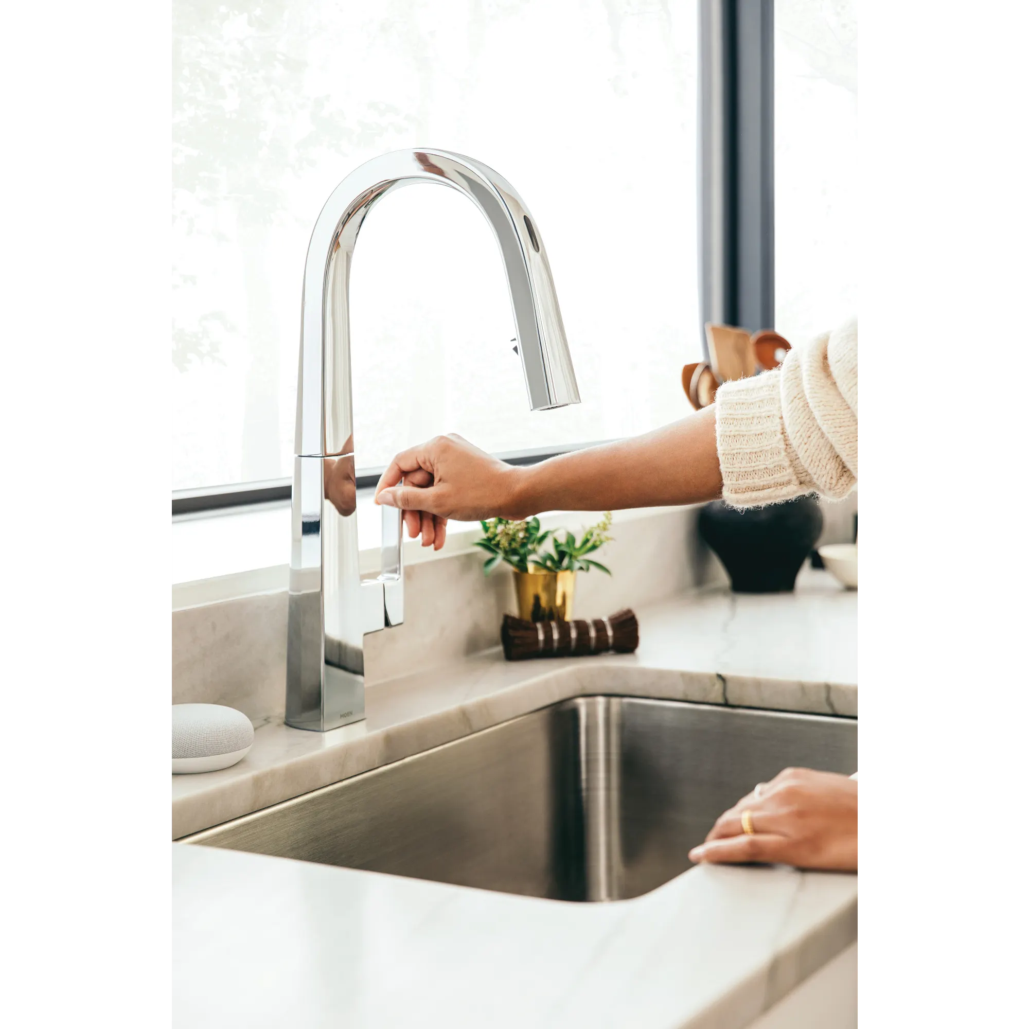 Nio Motion Control Smart Pulldown Touchless Kitchen Faucet - Image 3
