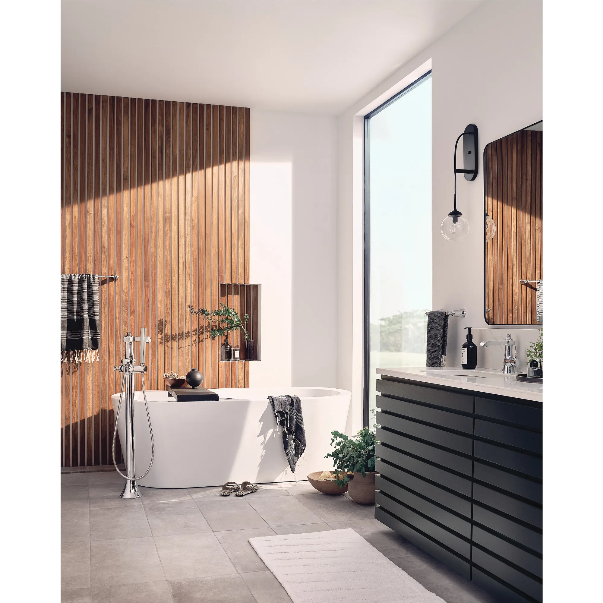 Flara Chrome one-handle tub filler includes hand shower - Image 3
