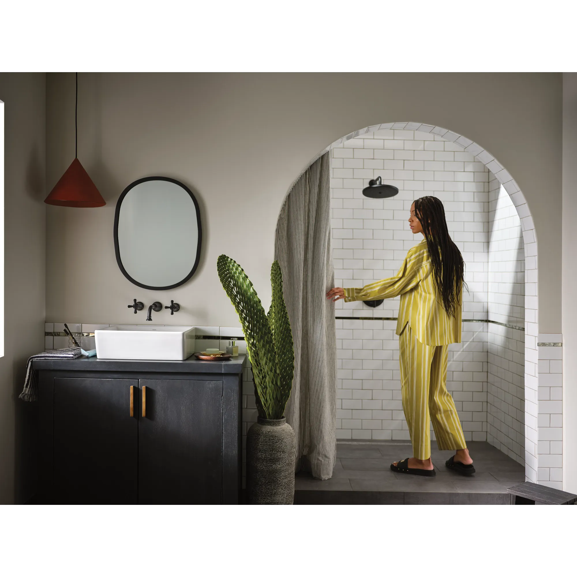 Colinet Chrome two-handle wall mount bathroom faucet - Image 7
