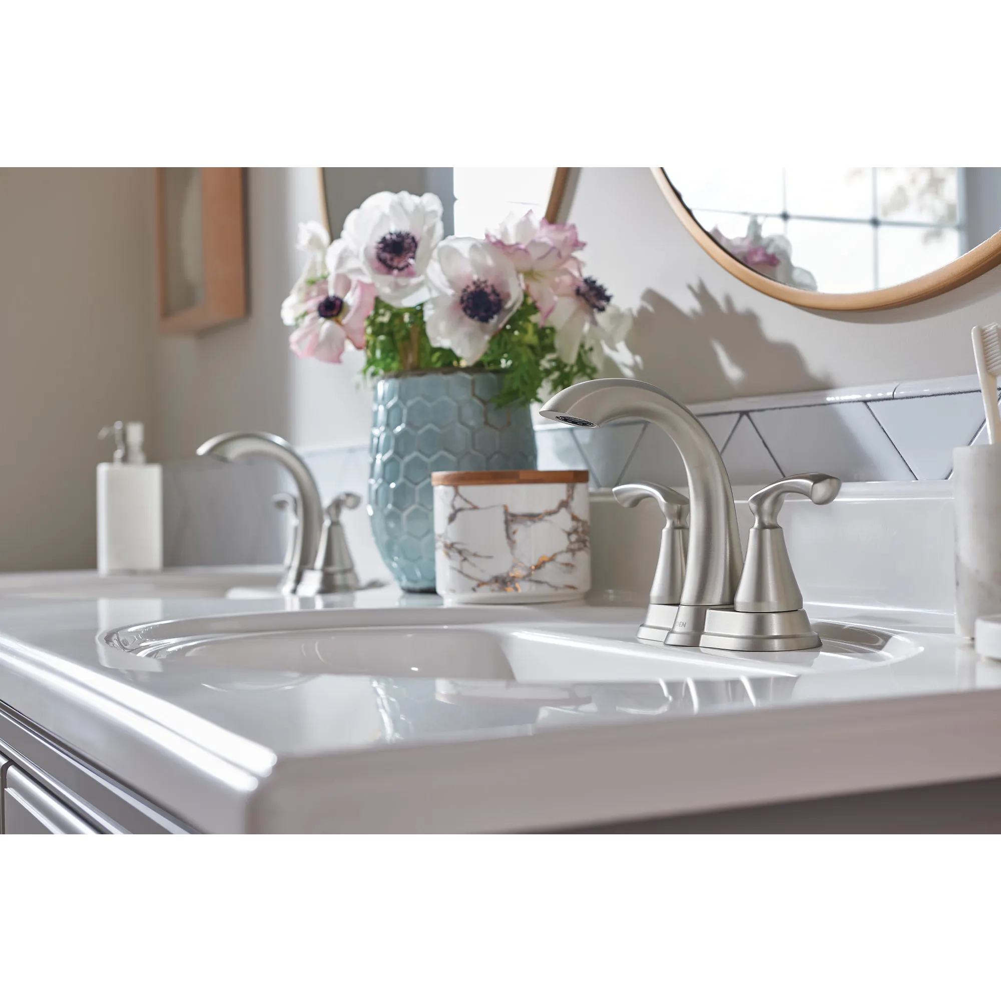 Tiffin Two-handle Centerset Bathroom Sink Faucet - Image 10