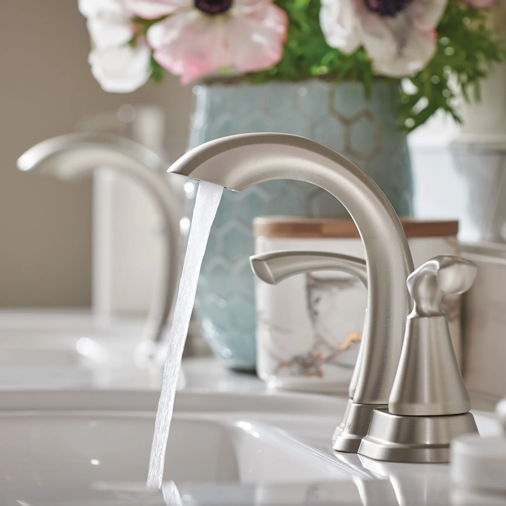 Tiffin Two-handle Centerset Bathroom Sink Faucet - Image 15