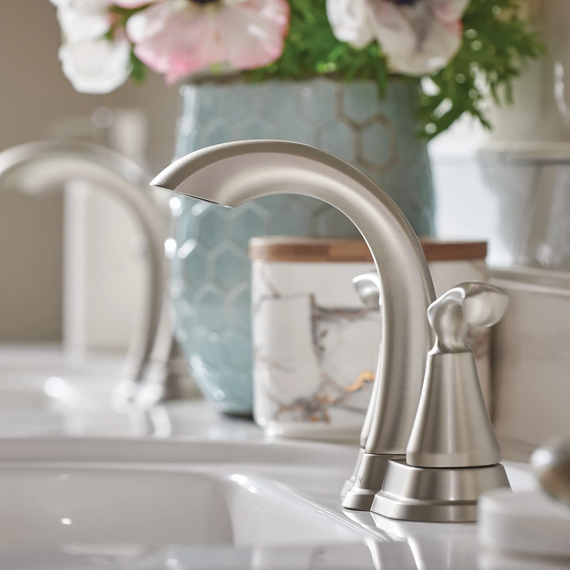 Tiffin Two-handle Centerset Bathroom Sink Faucet - Image 16
