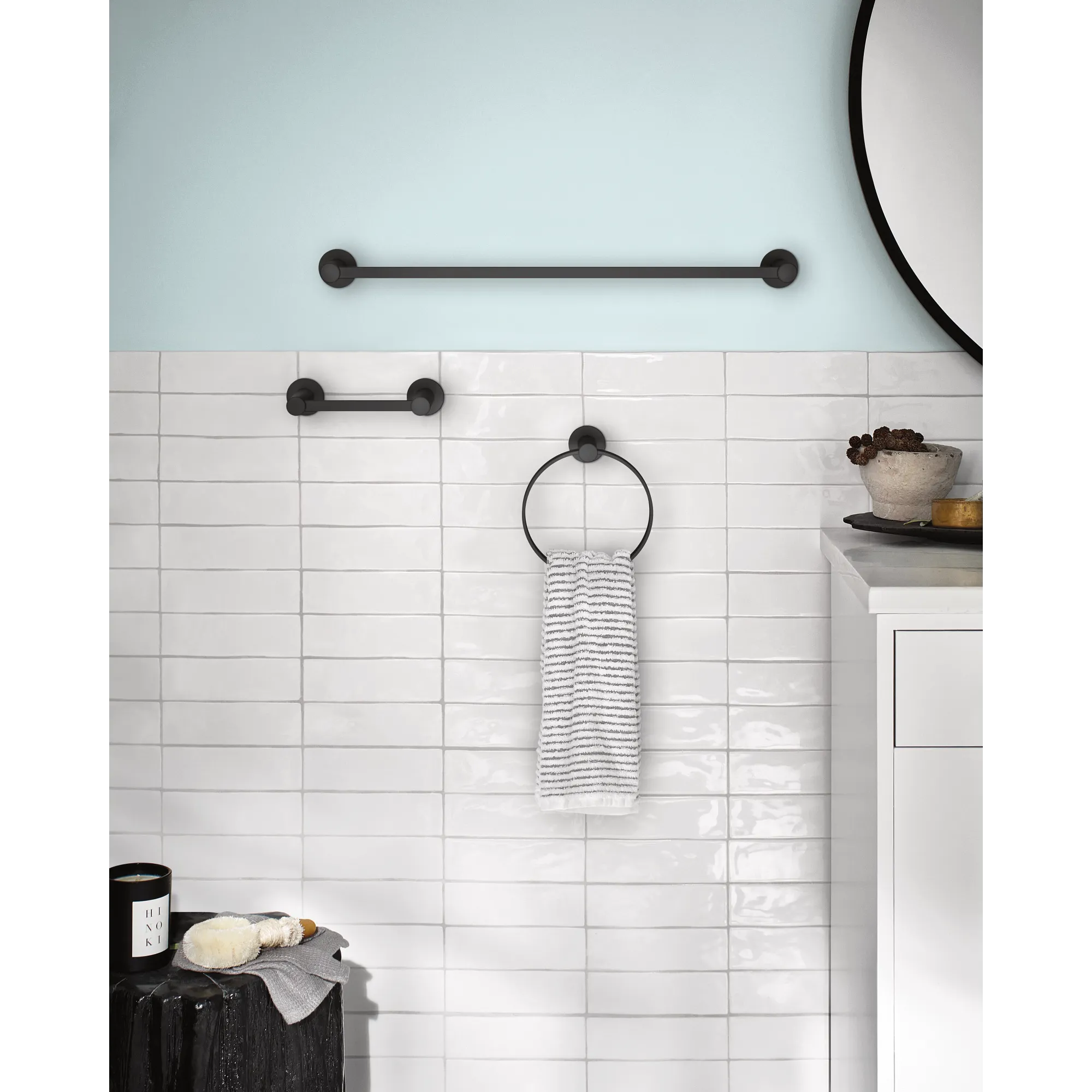 Avri Chrome pivoting paper holder towel bar towel ring - Image 10