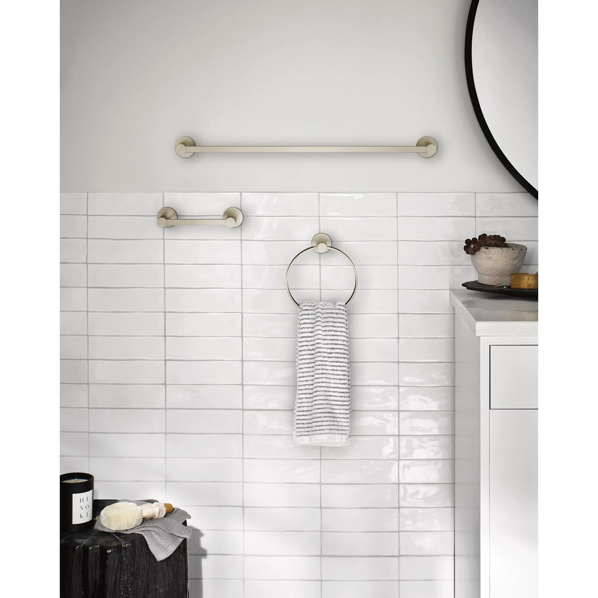 Avri Chrome pivoting paper holder towel bar towel ring - Image 15