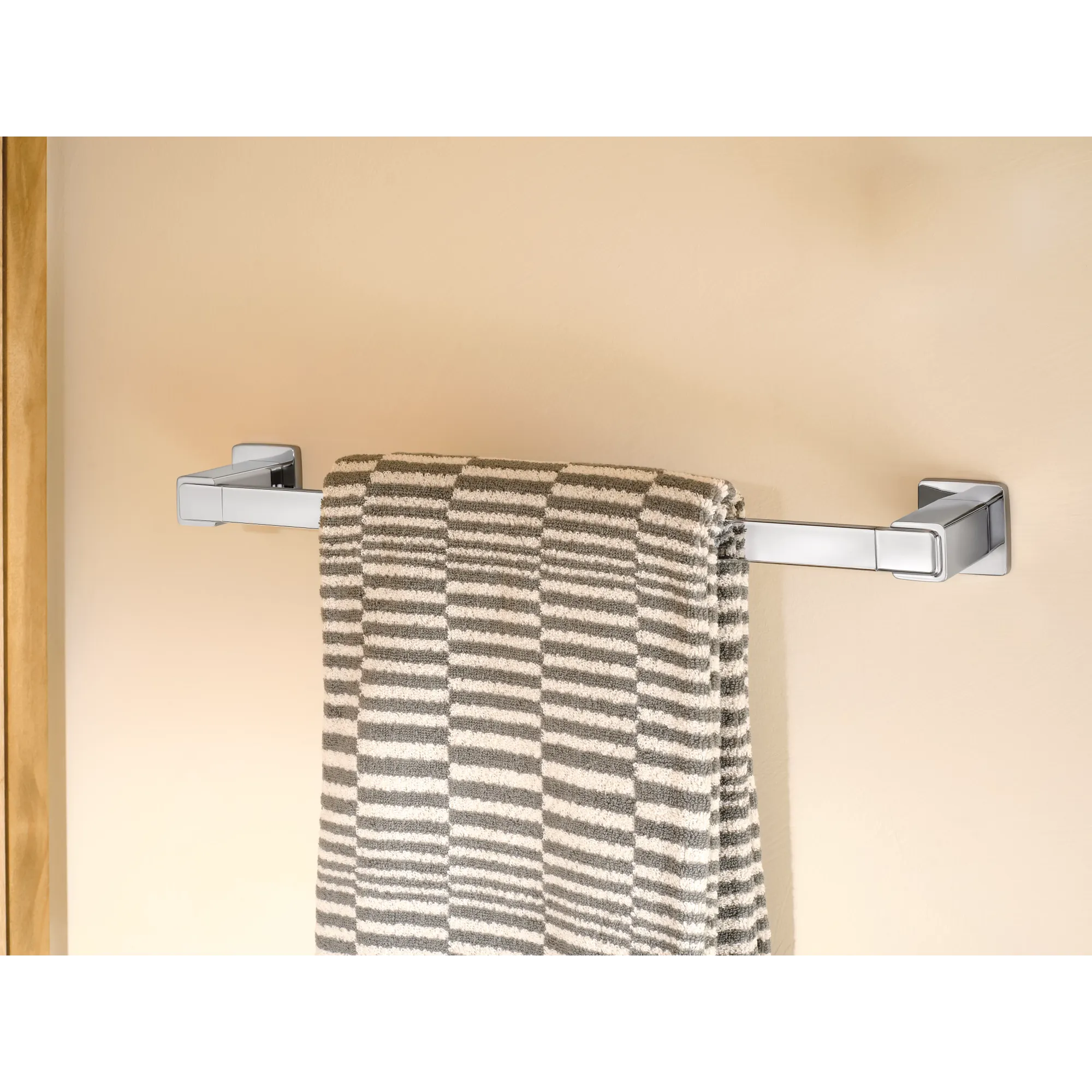 Iver Chrome 18" towel bar - Image 3